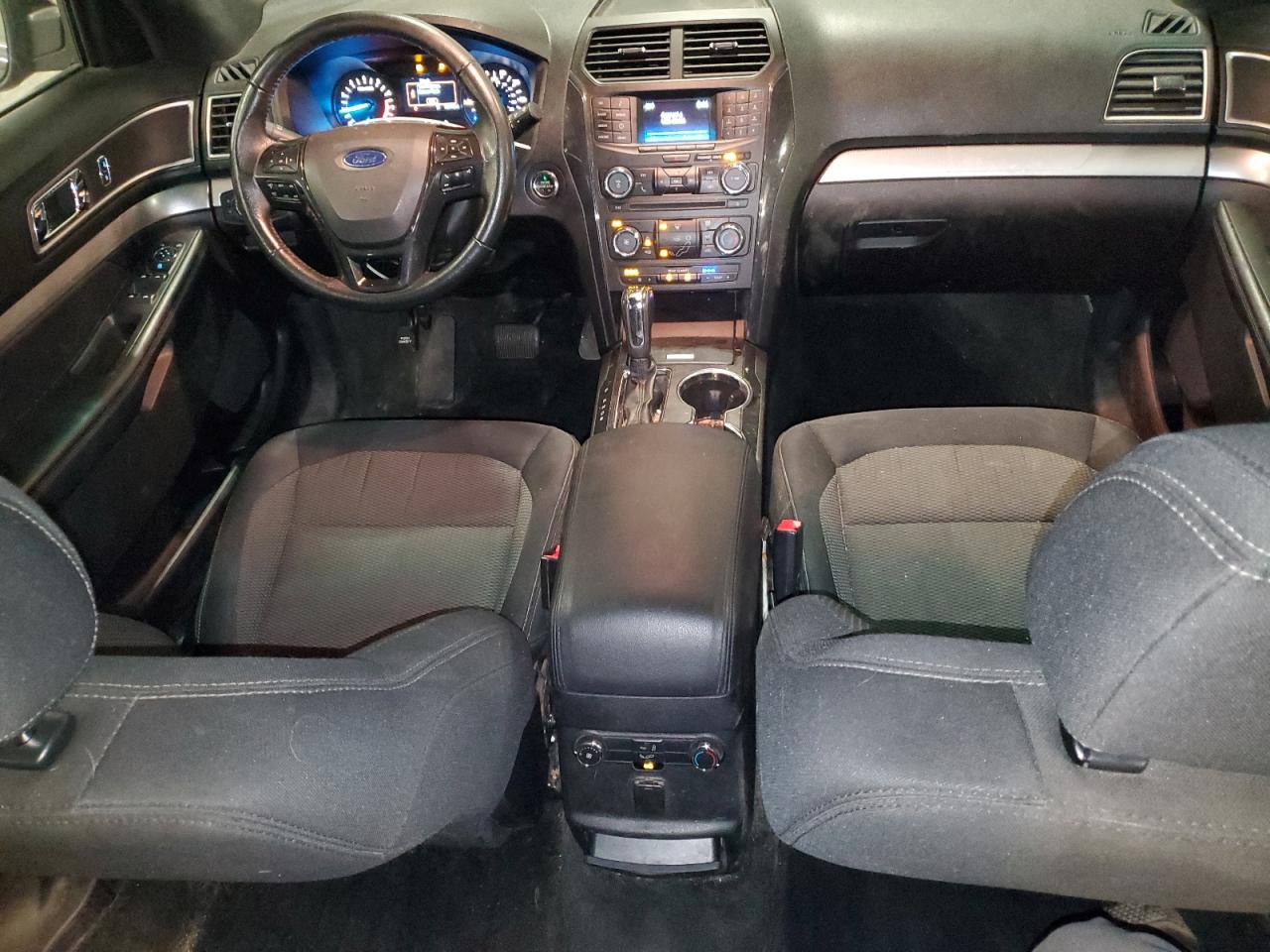 Ford Explorer Xlt Image 2