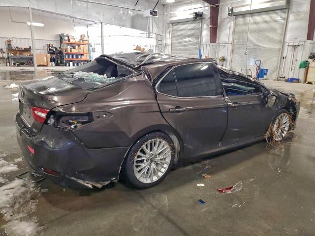 Toyota Camry L Image 3