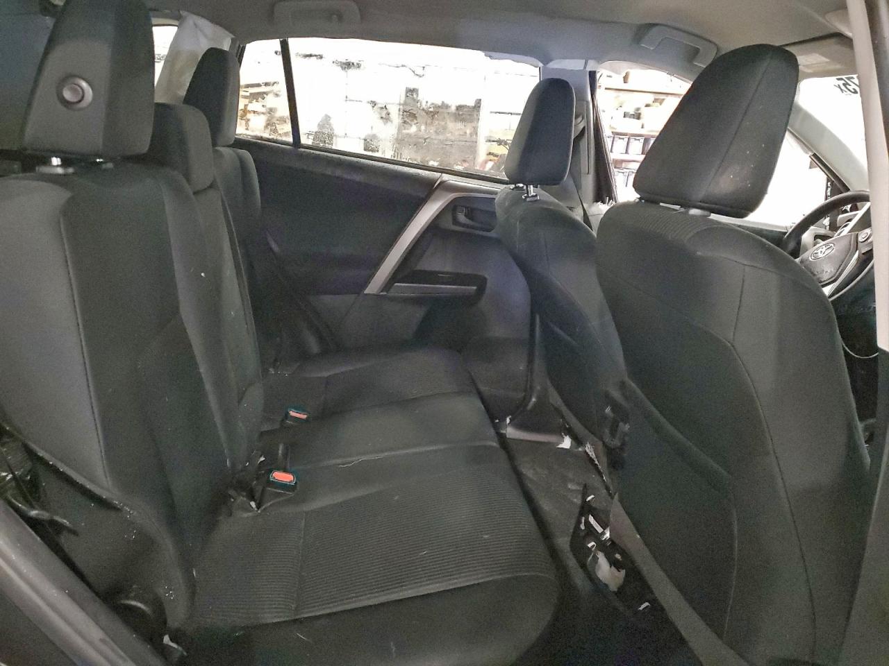 Toyota RAV4 Le Image 13