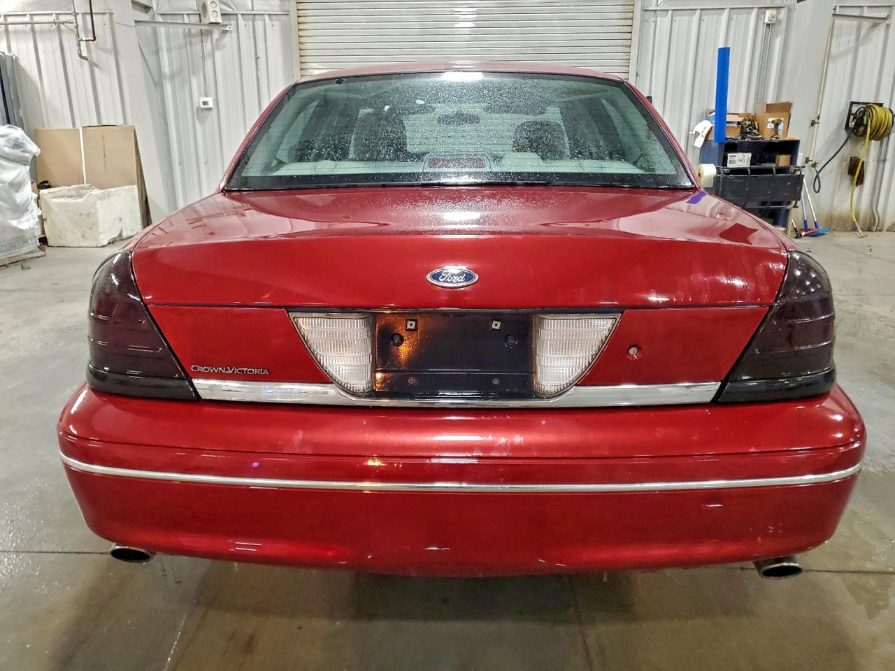 Ford Crown Vic Image 2