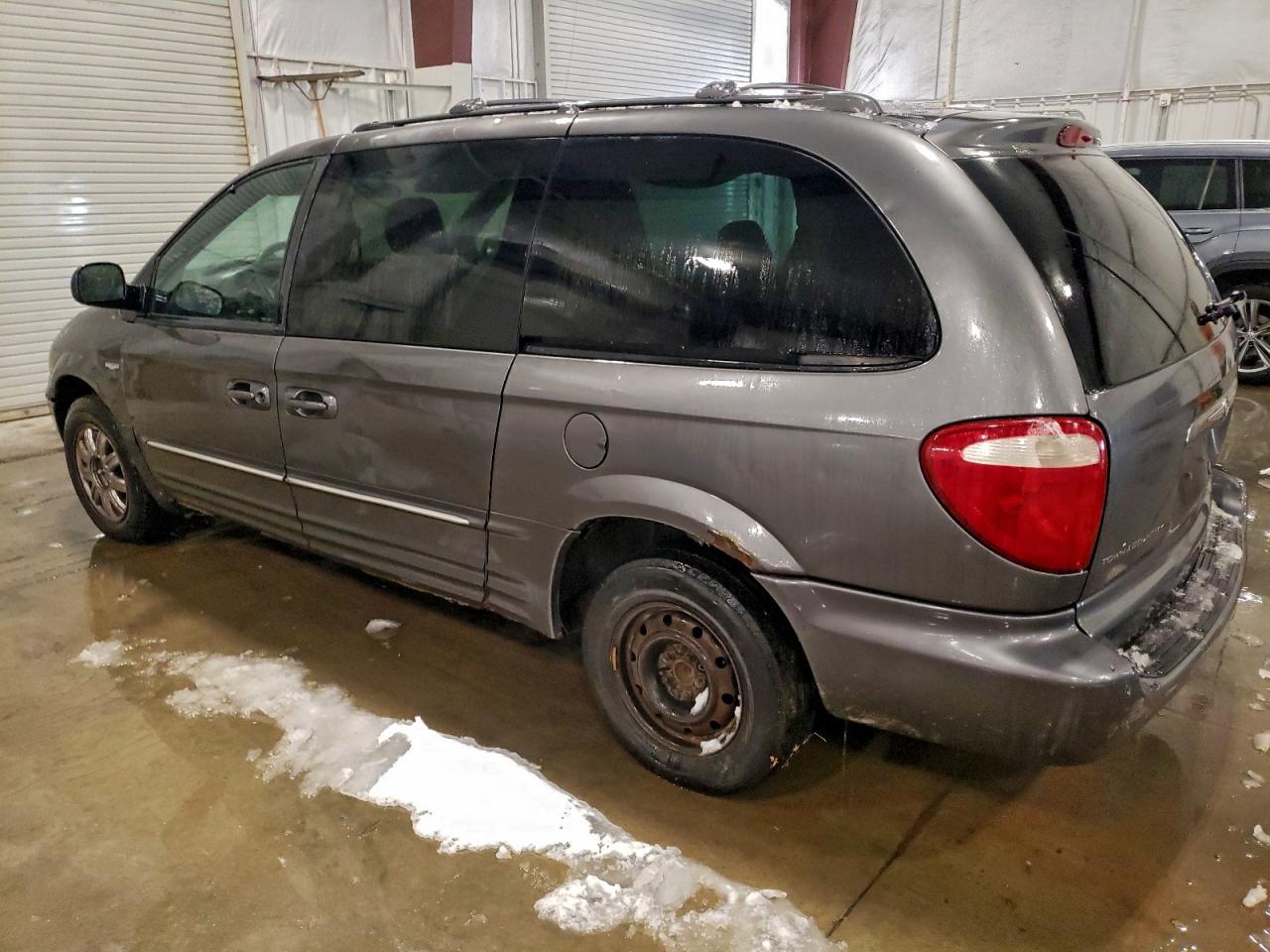 Chrysler Minivan Touring Image 5