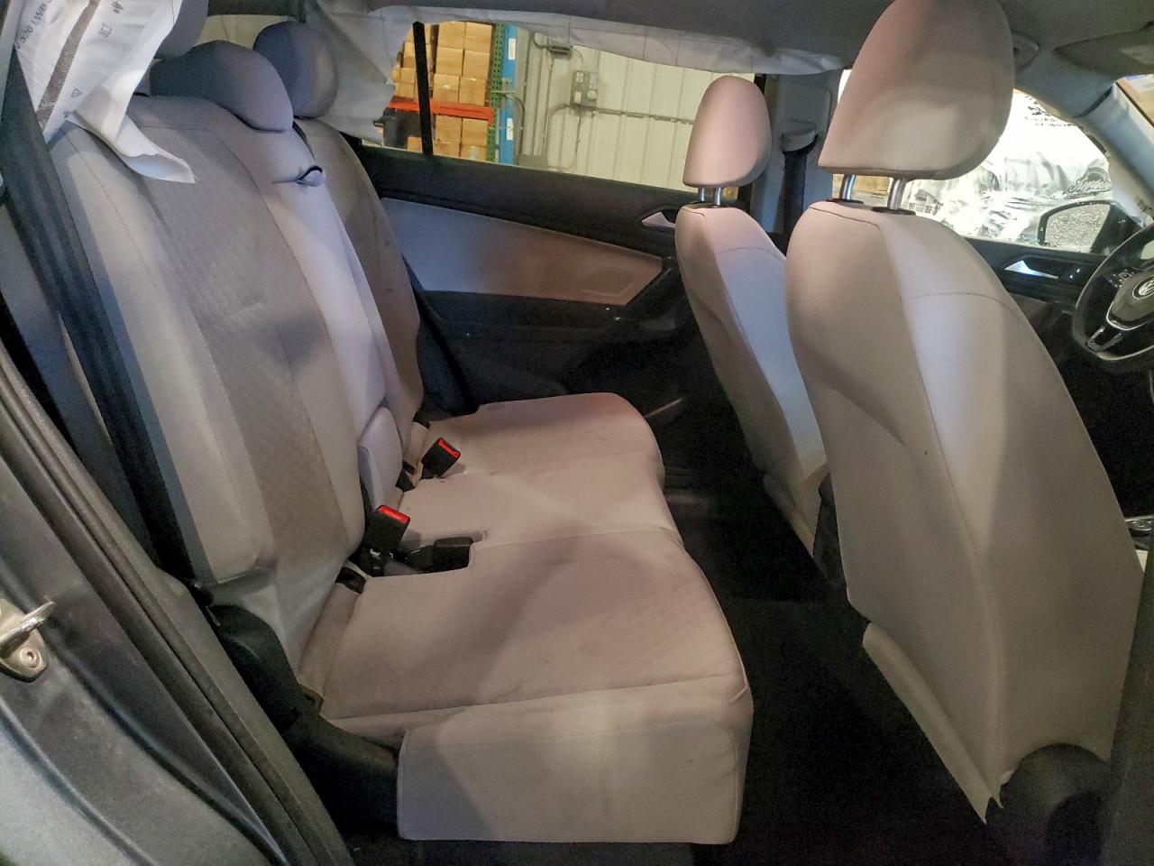 Volkswagen Tiguan S Image 3