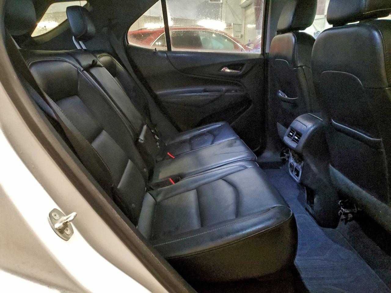 Chevrolet Equinox Premier Image 11