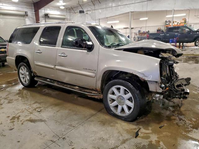 GMC Yukon Denali Image 6