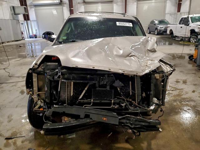 GMC Yukon Denali Image 12