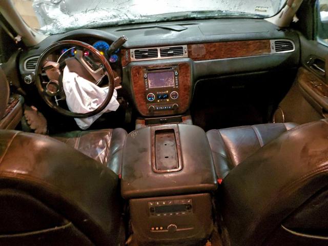 GMC Yukon Denali Image 10