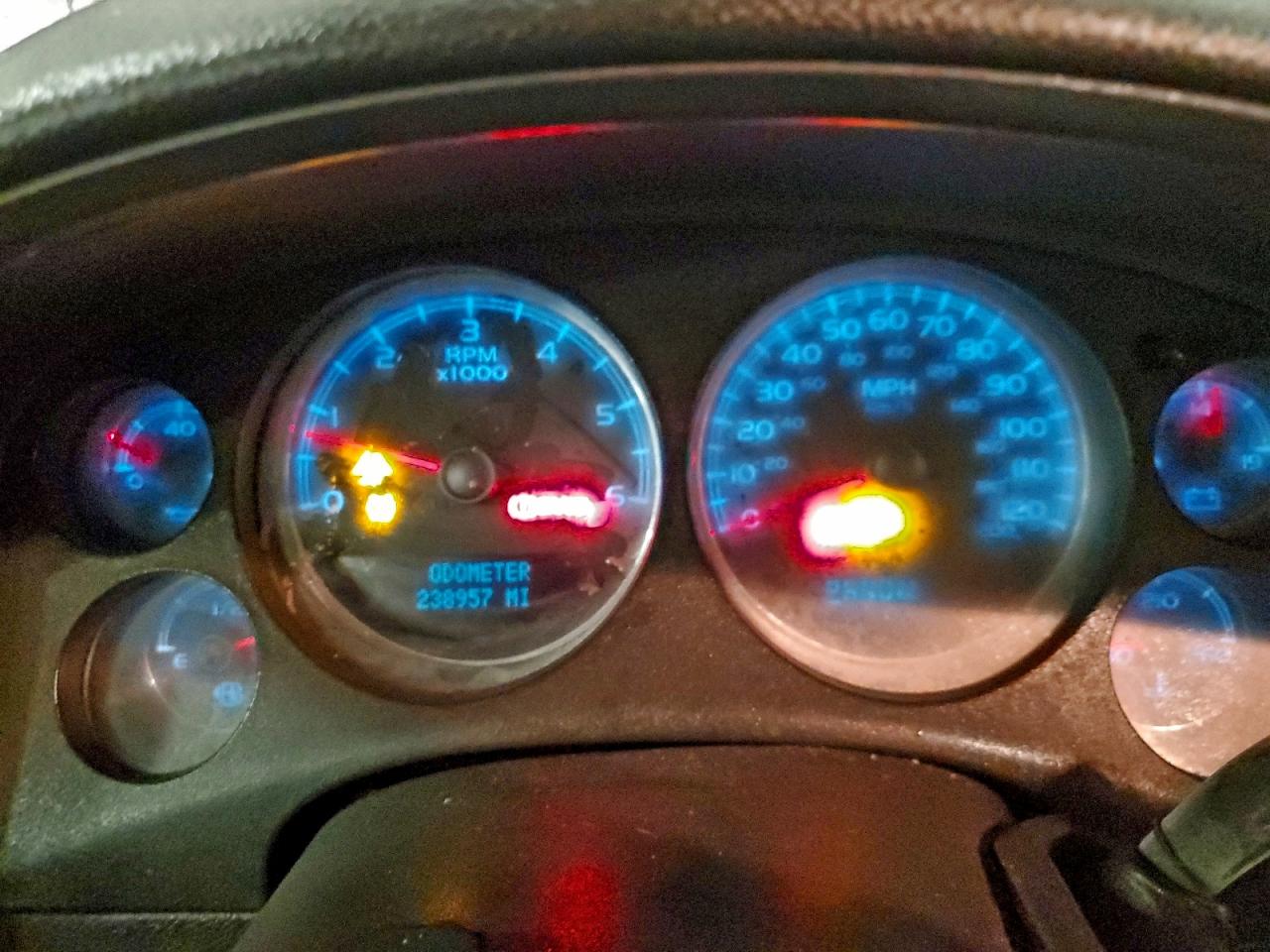 GMC Yukon Denali Image 11