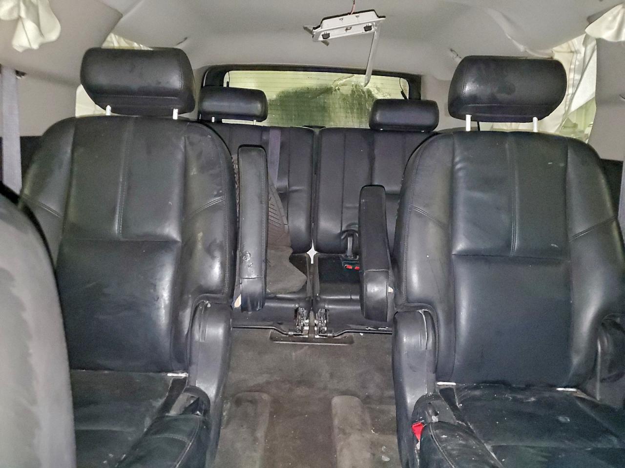 GMC Yukon Denali Image 7