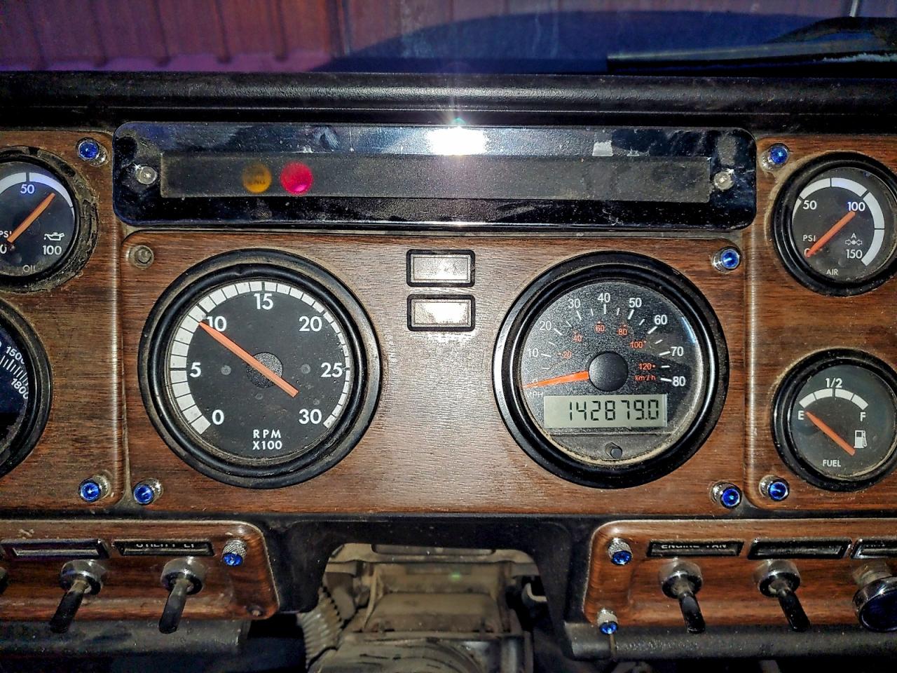 Freightliner Convention Fld120 Image 8