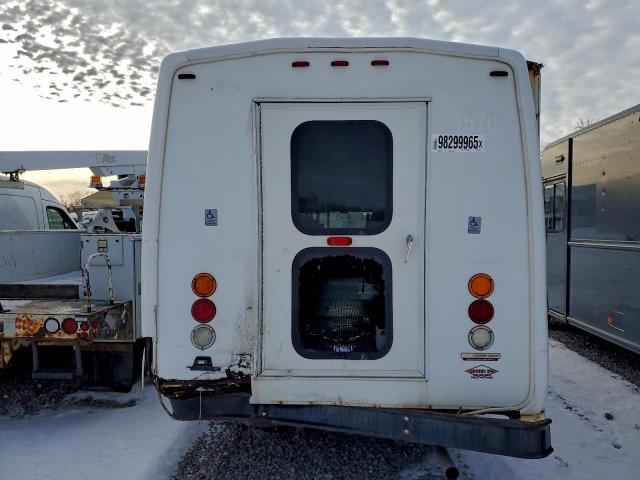 Ford Econoline E350 Super Duty Cutaway Van Image 5