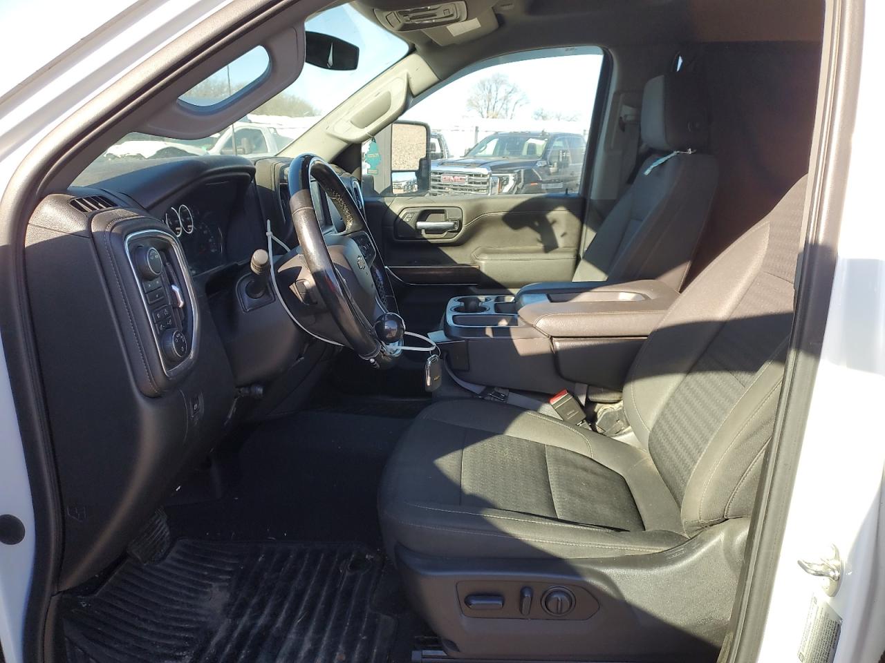 Chevrolet Silverado K3500 Lt Image 4