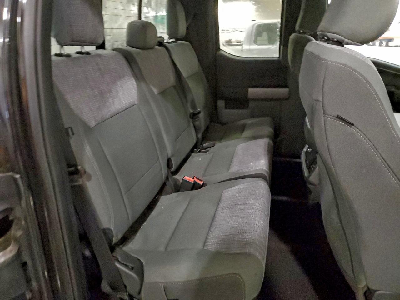 Ford F-150 Super Cab Image 8