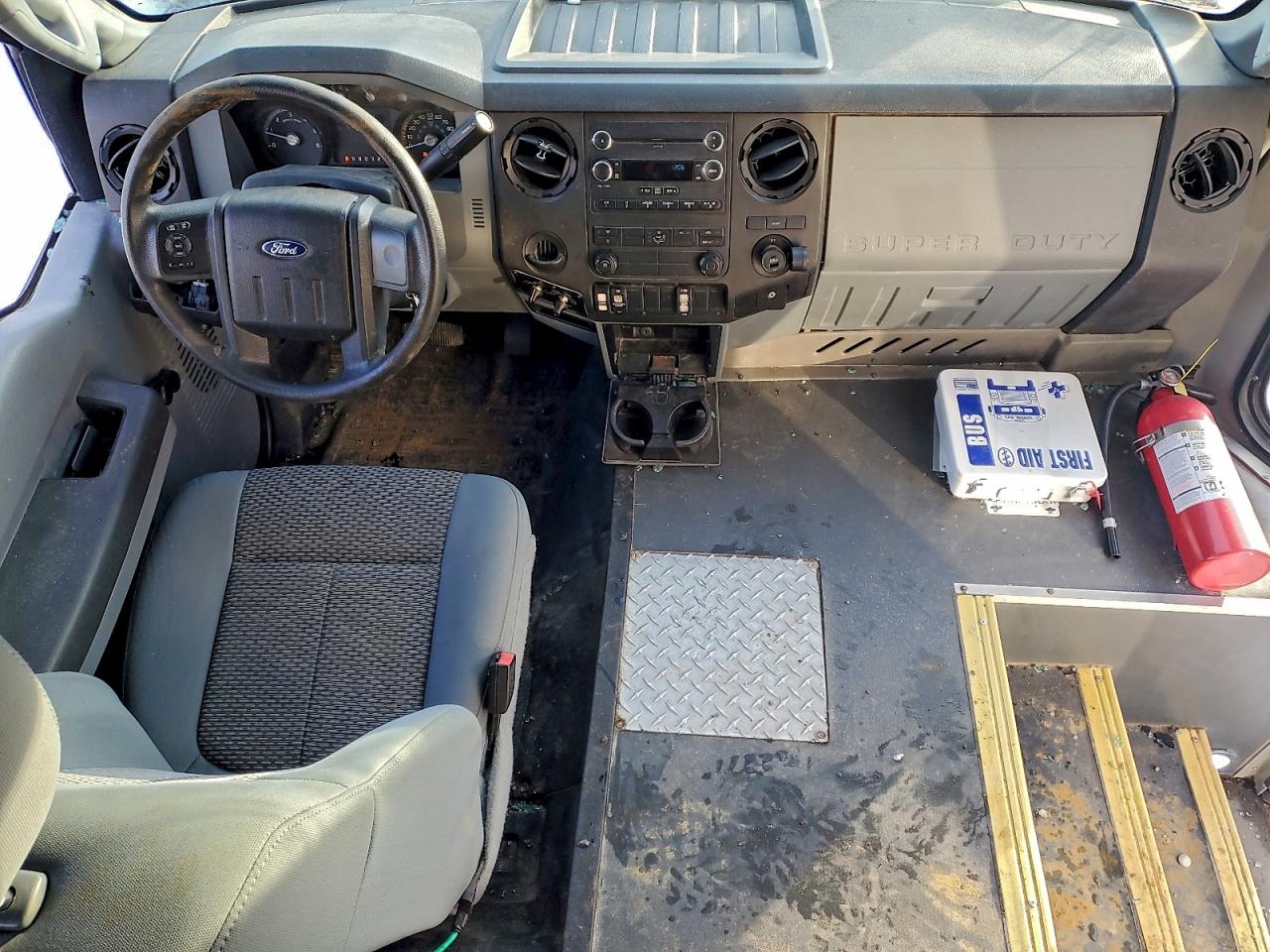 Ford F-550 Super Duty Image 8