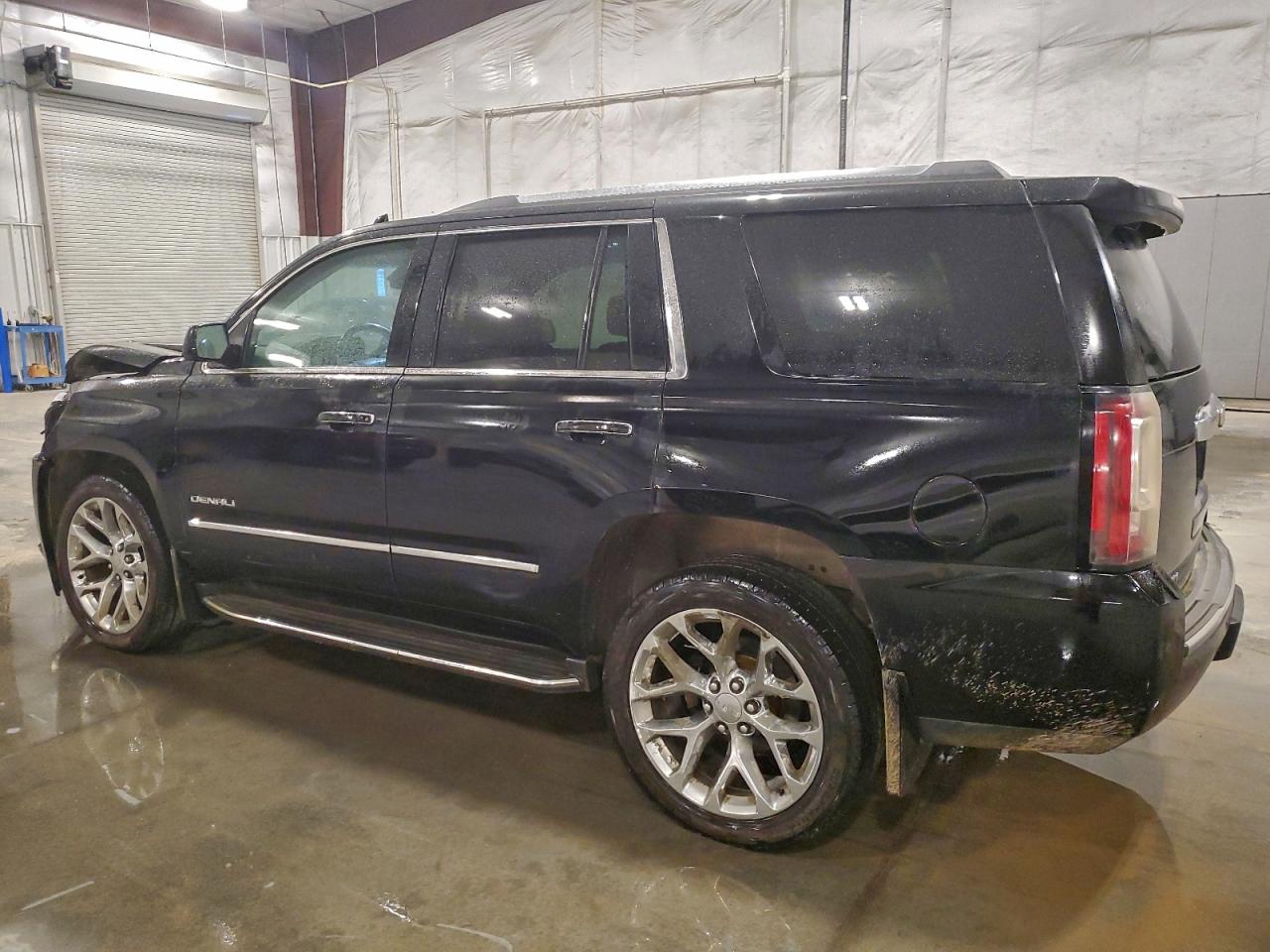 GMC Yukon Denali Image 3