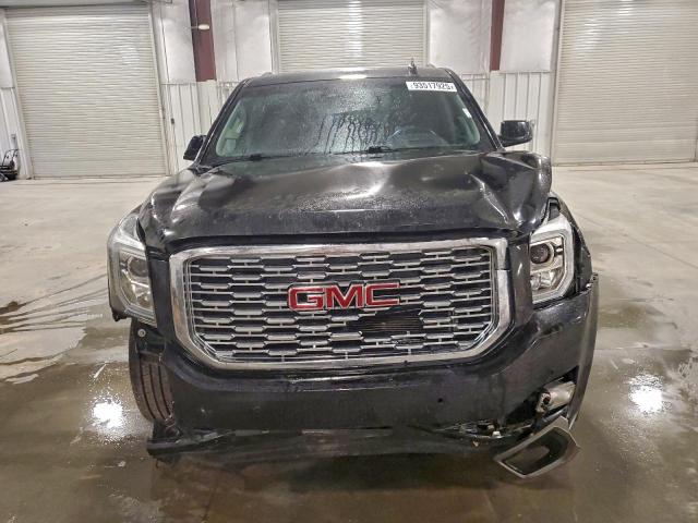 GMC Yukon Denali Image 5