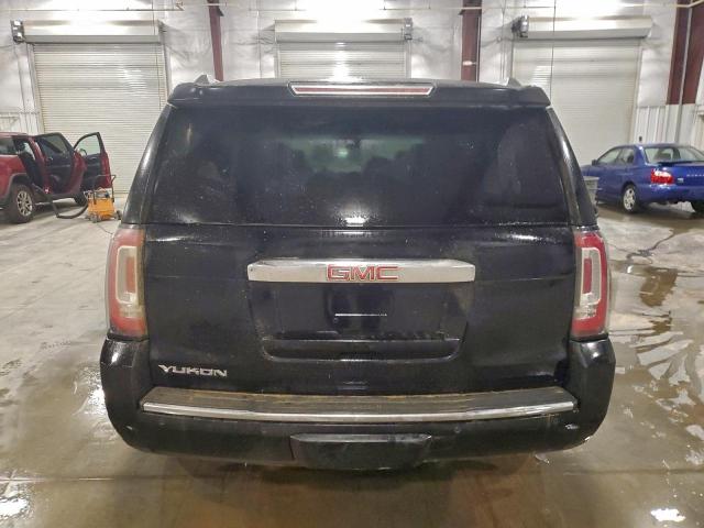 GMC Yukon Denali Image 6