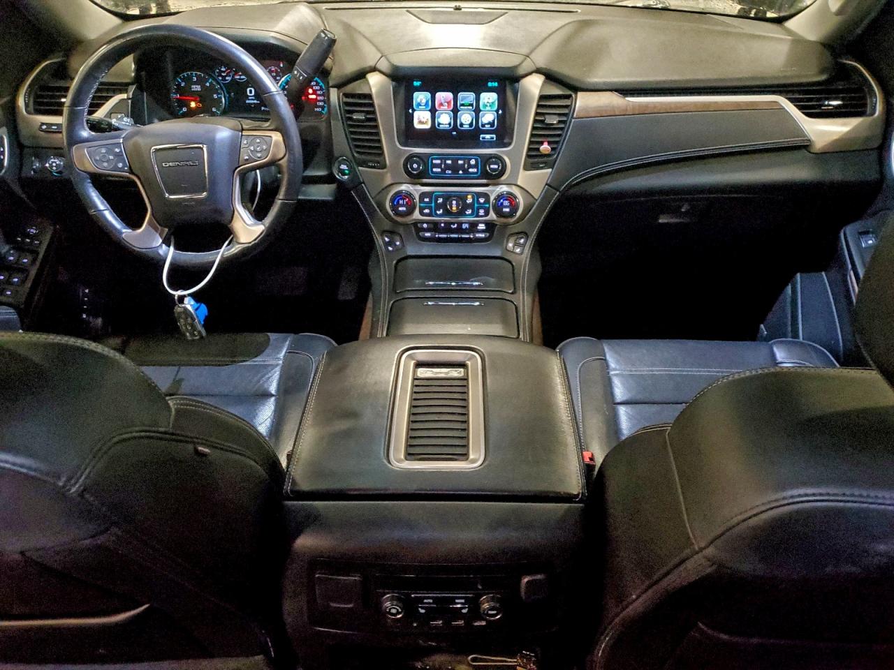 GMC Yukon Denali Image 7