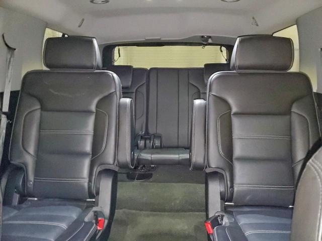 GMC Yukon Denali Image 13