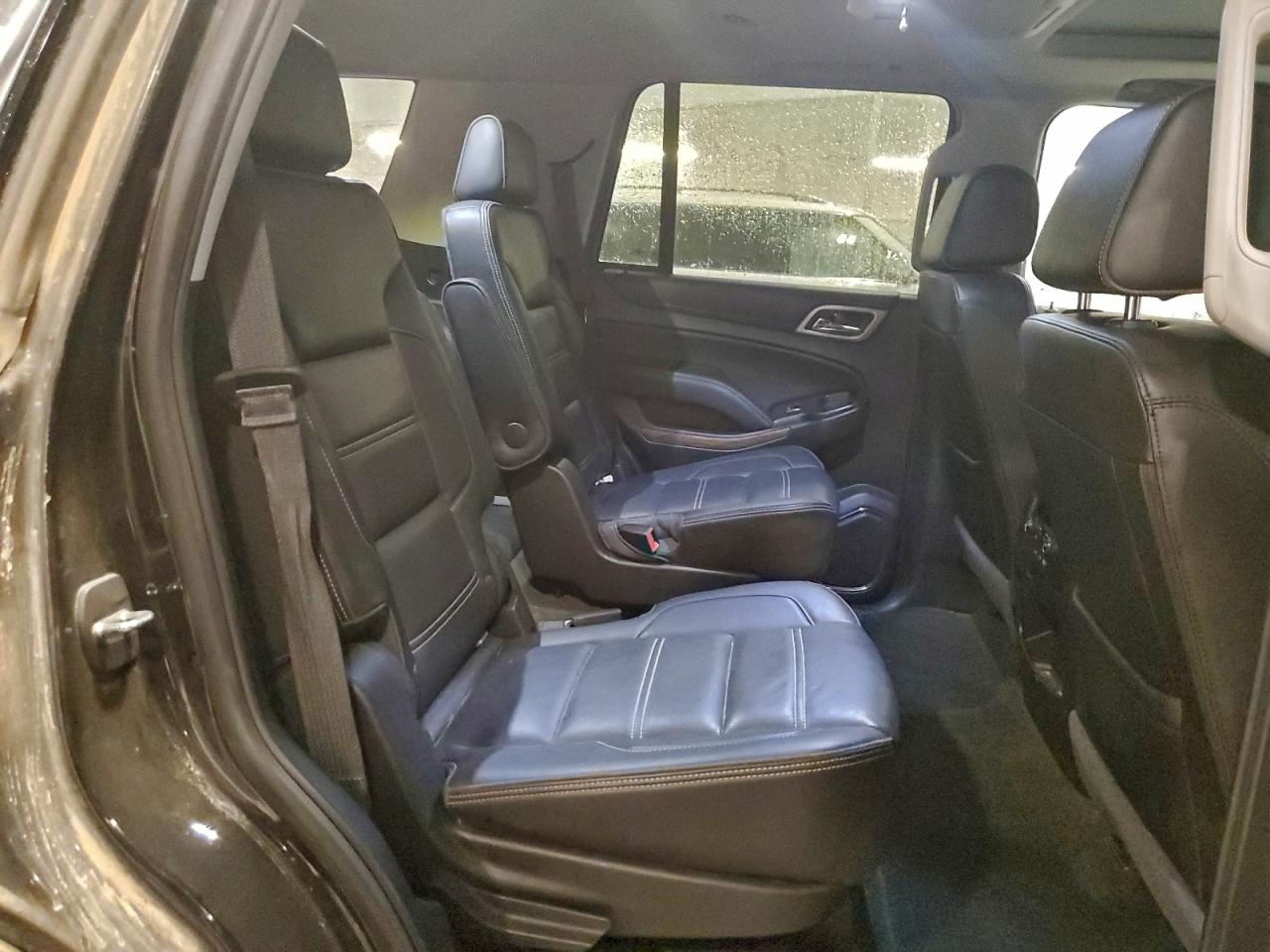 GMC Yukon Denali Image 10