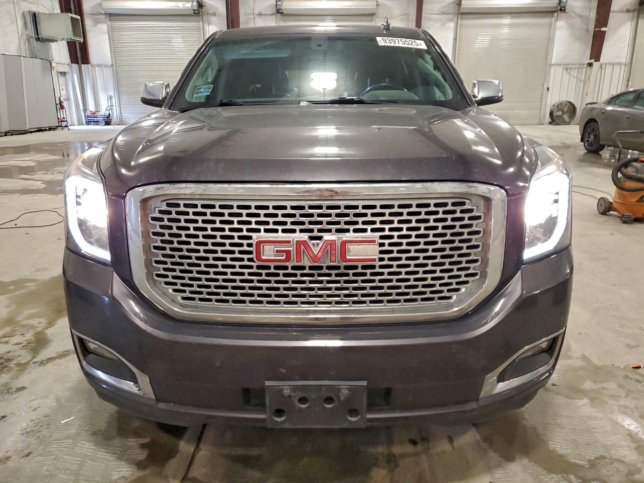 GMC Yukon K1500 Sle Image 2