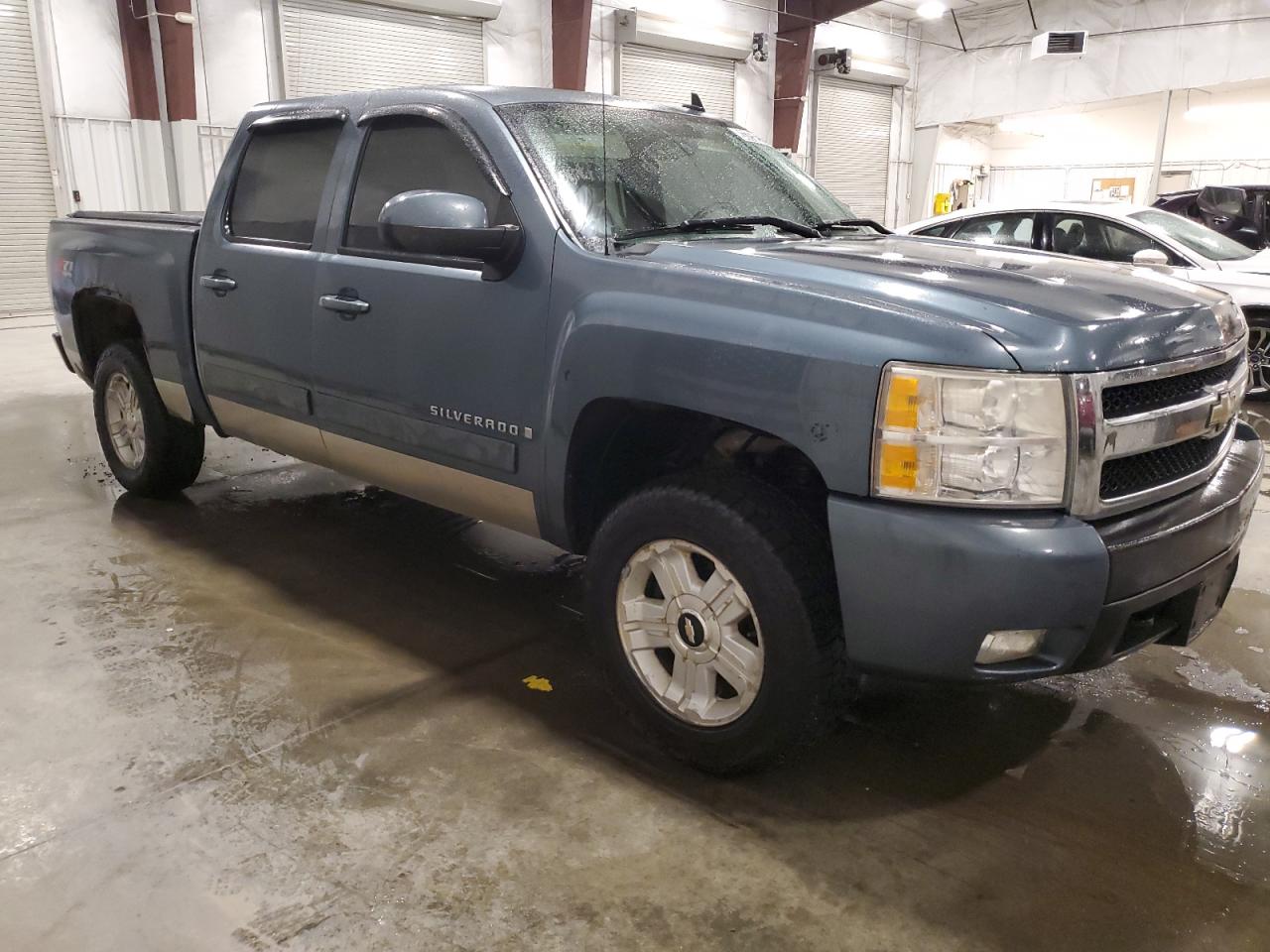 Chevrolet Silverado K1500 Crew Cab Image 9