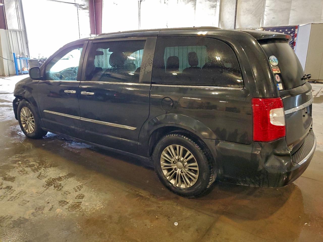 Chrysler Minivan Touring L Image 12