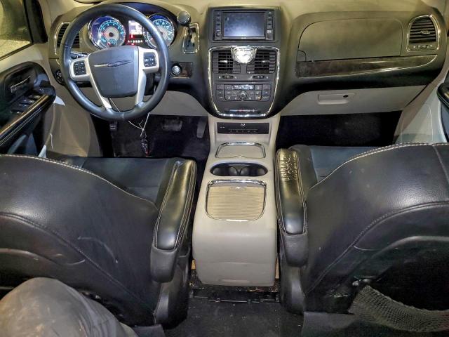 Chrysler Minivan Touring L Image 4