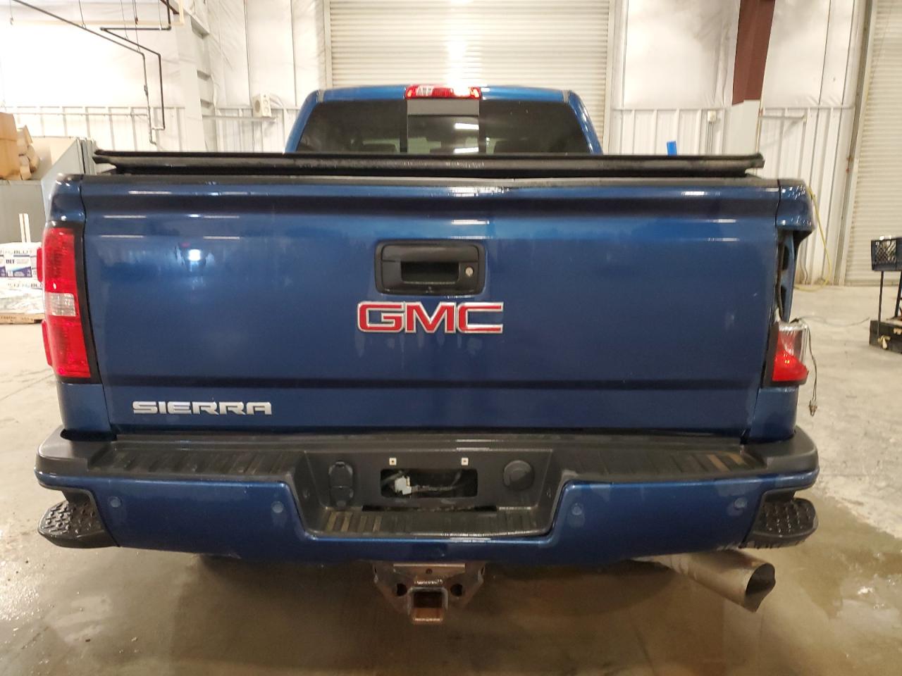 GMC Sierra K2500 Denali Image 2