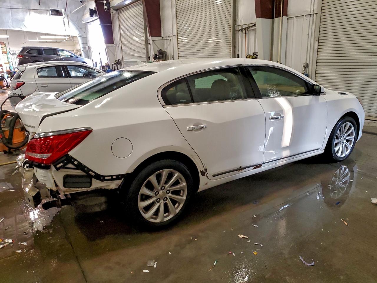 Buick LaCrosse Image 12