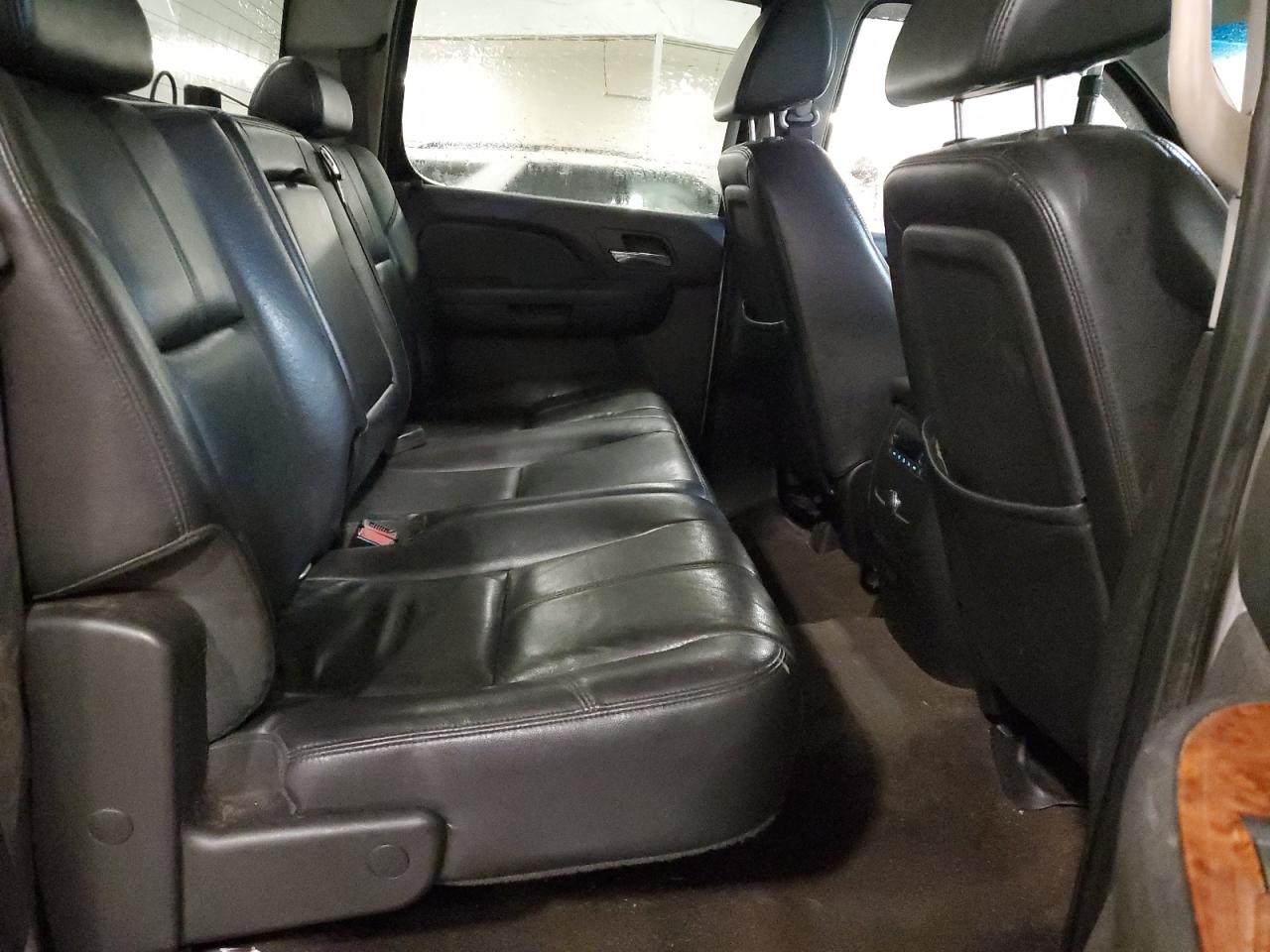 Chevrolet Silverado K2500 Heavy Duty Image 12