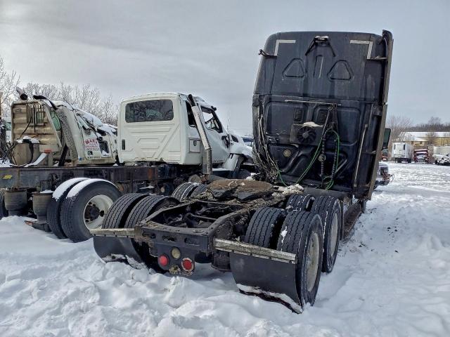 Freightliner Cascadia Image 2