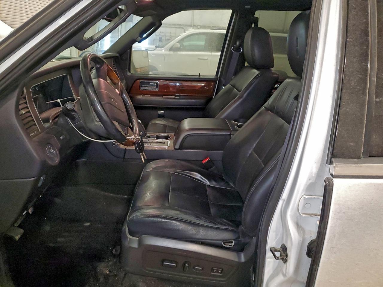 Lincoln Navigator L Image 13