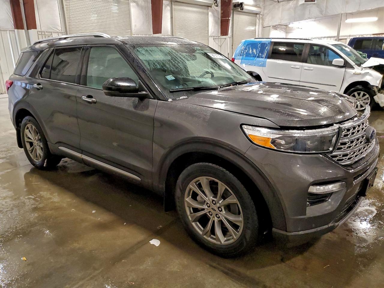 Ford Explorer Limited Image 3