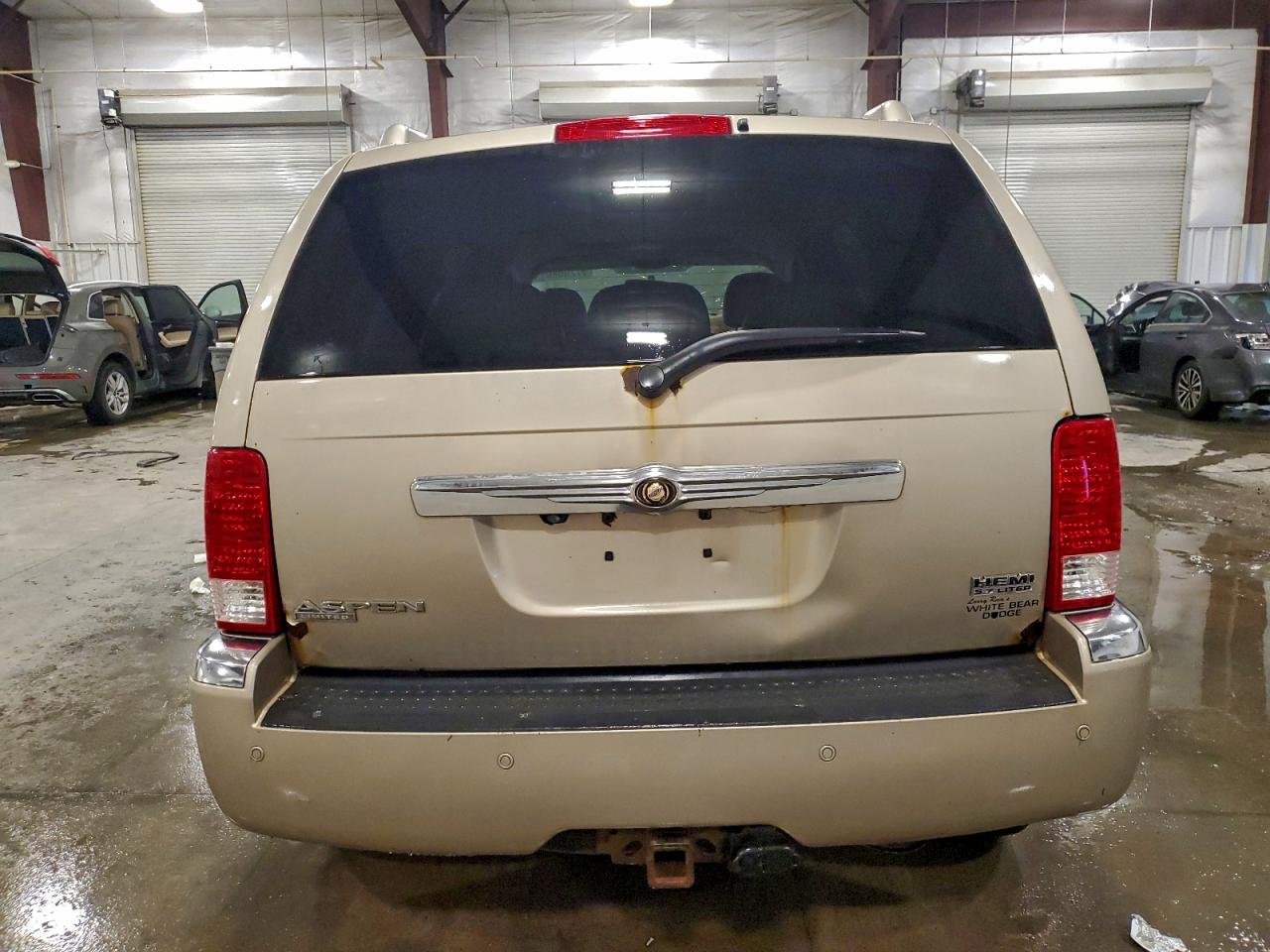 Chrysler Aspen Limited Image 8