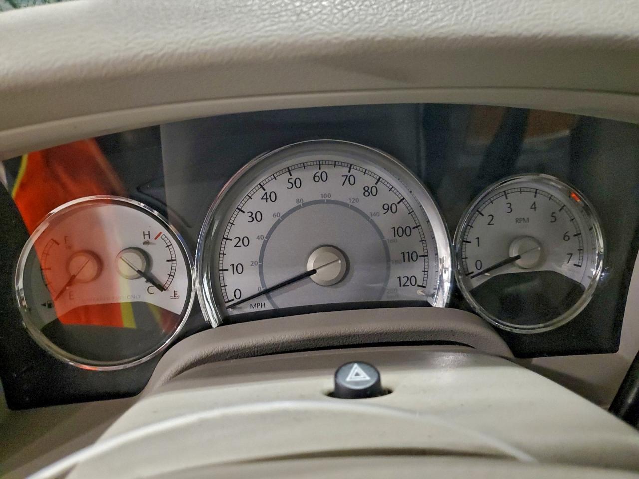 Chrysler Aspen Limited Image 3