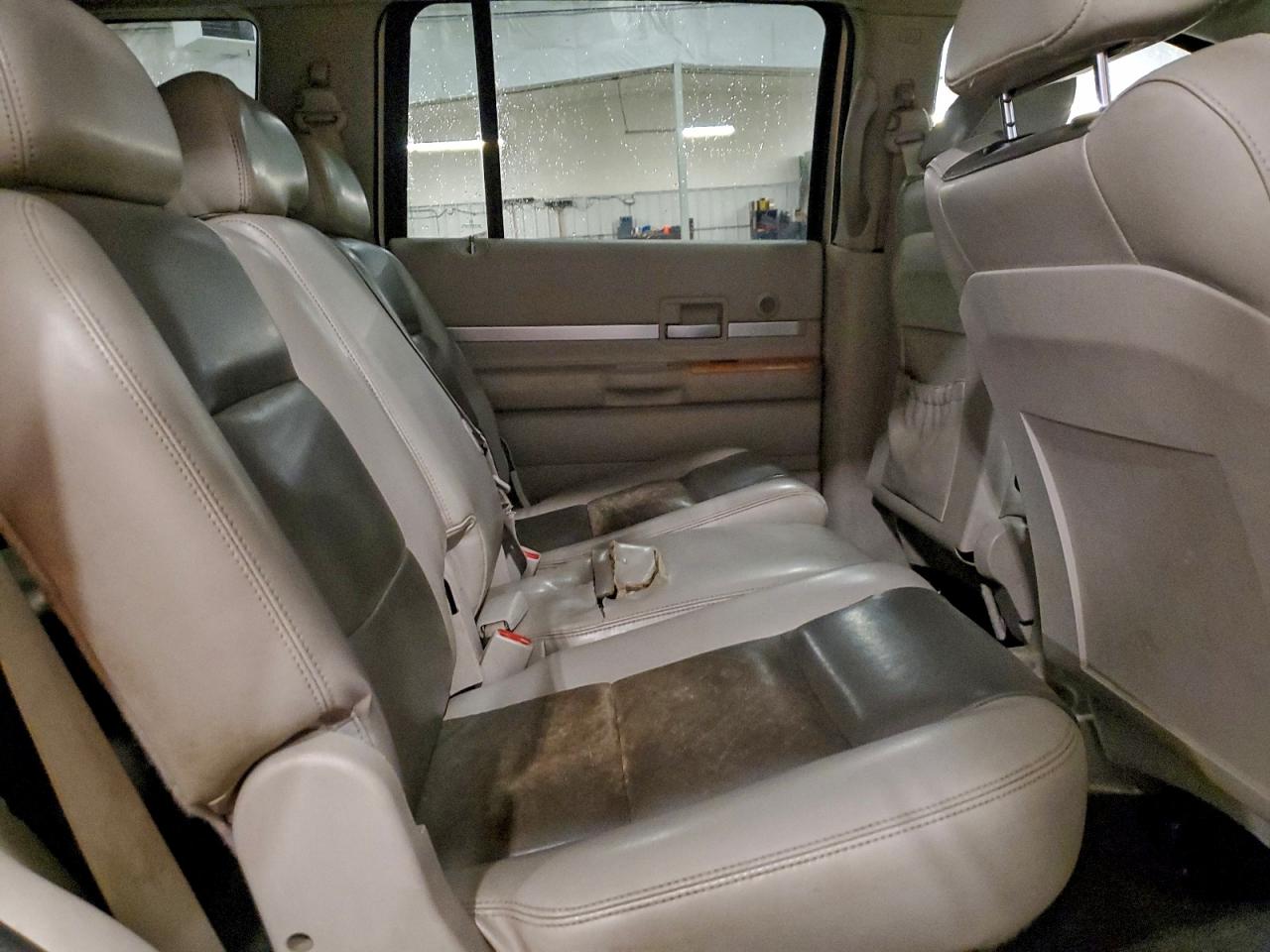 Chrysler Aspen Limited Image 4