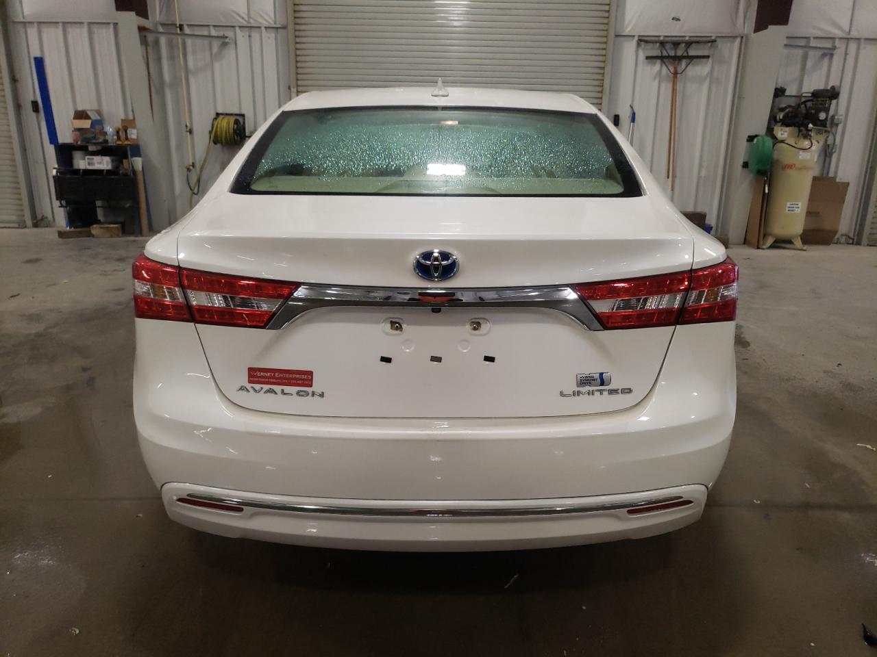 Toyota Avalon Hybrid Image 10