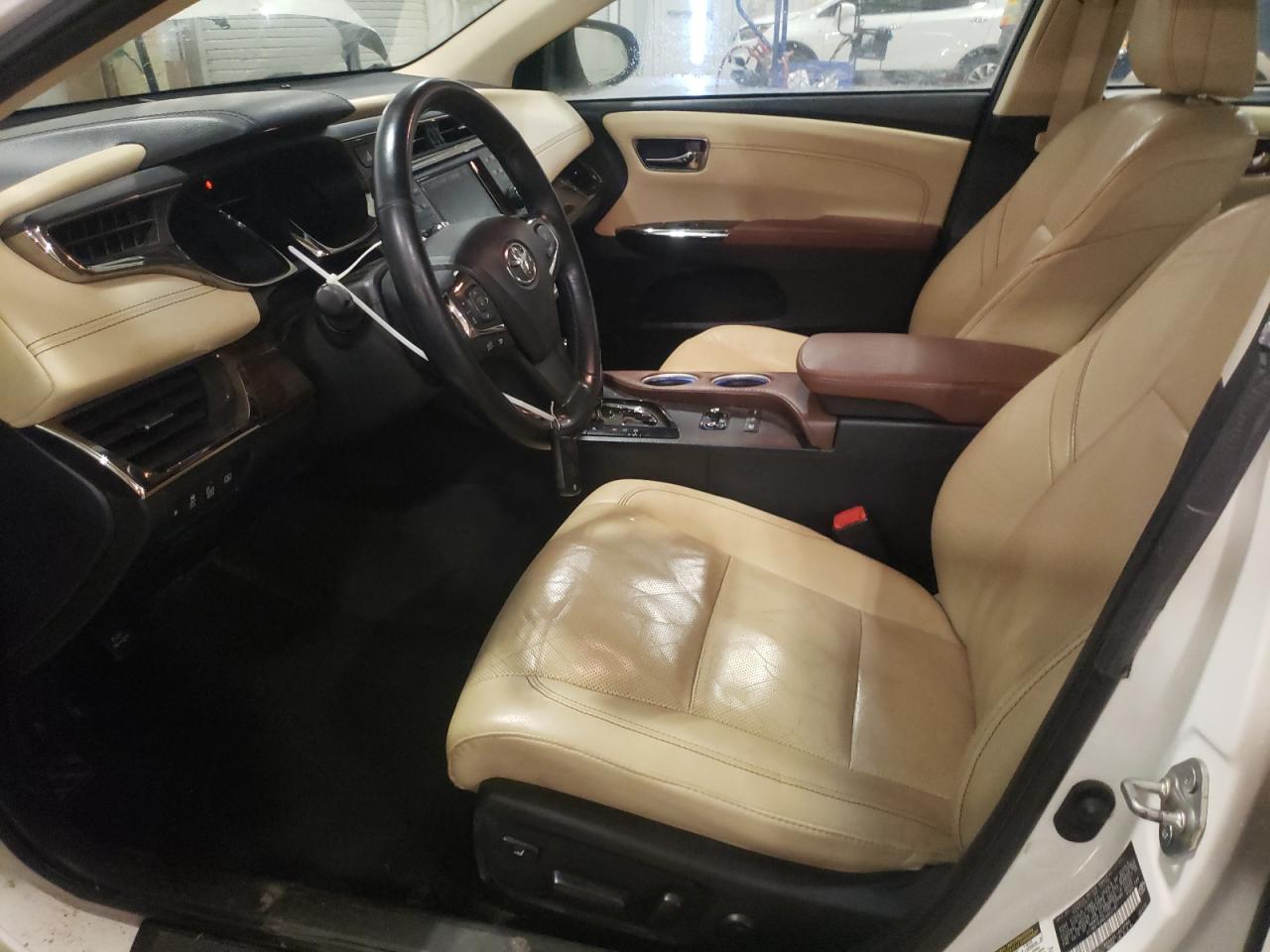 Toyota Avalon Hybrid Image 6