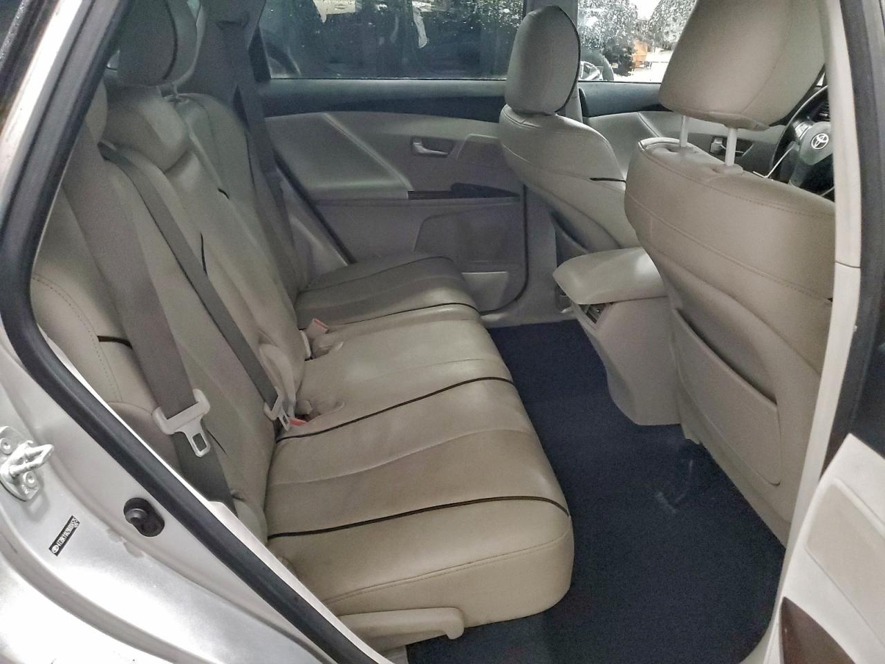 Toyota Venza Image 2