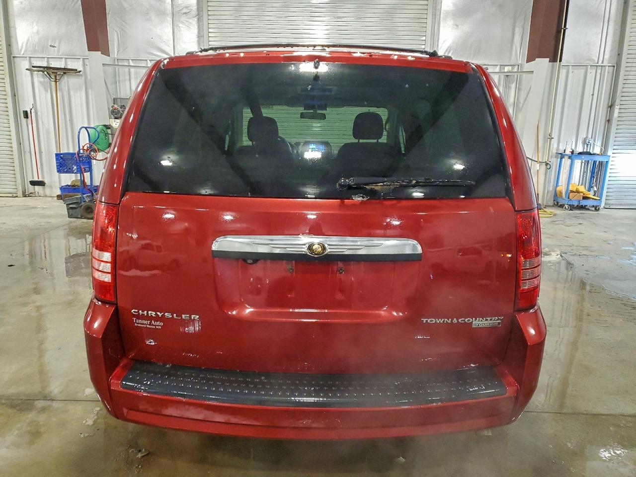 Chrysler Minivan Touring Image 10