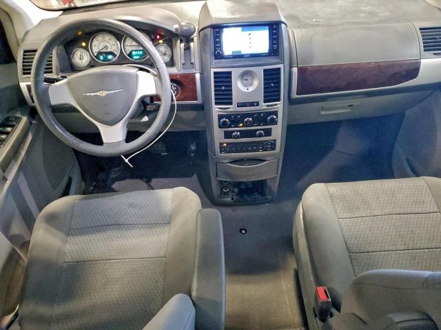 Chrysler Minivan Touring Image 11