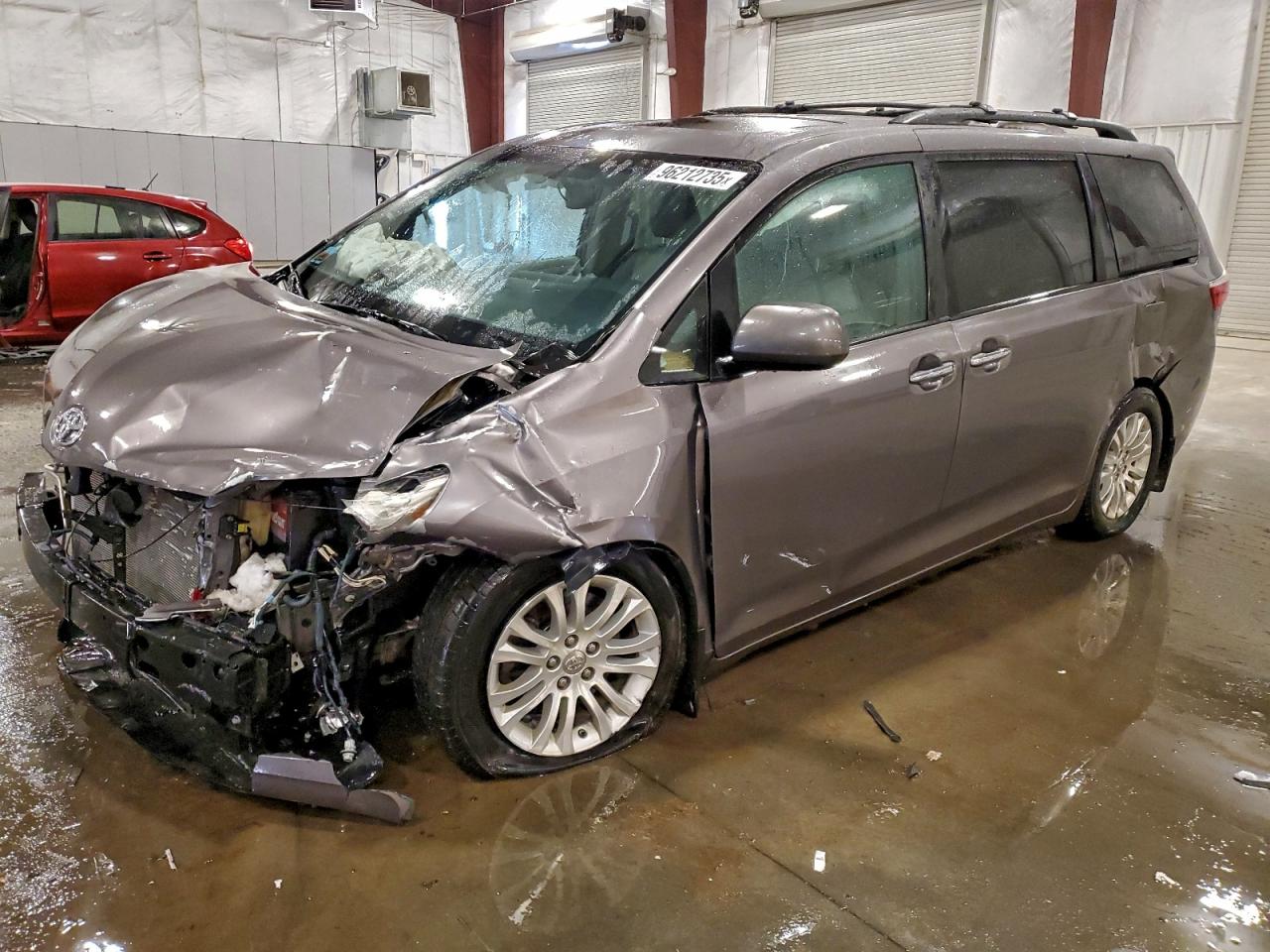 Toyota Sienna Xle Image 1