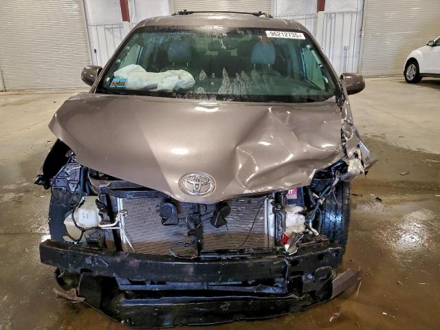 Toyota Sienna Xle Image 4