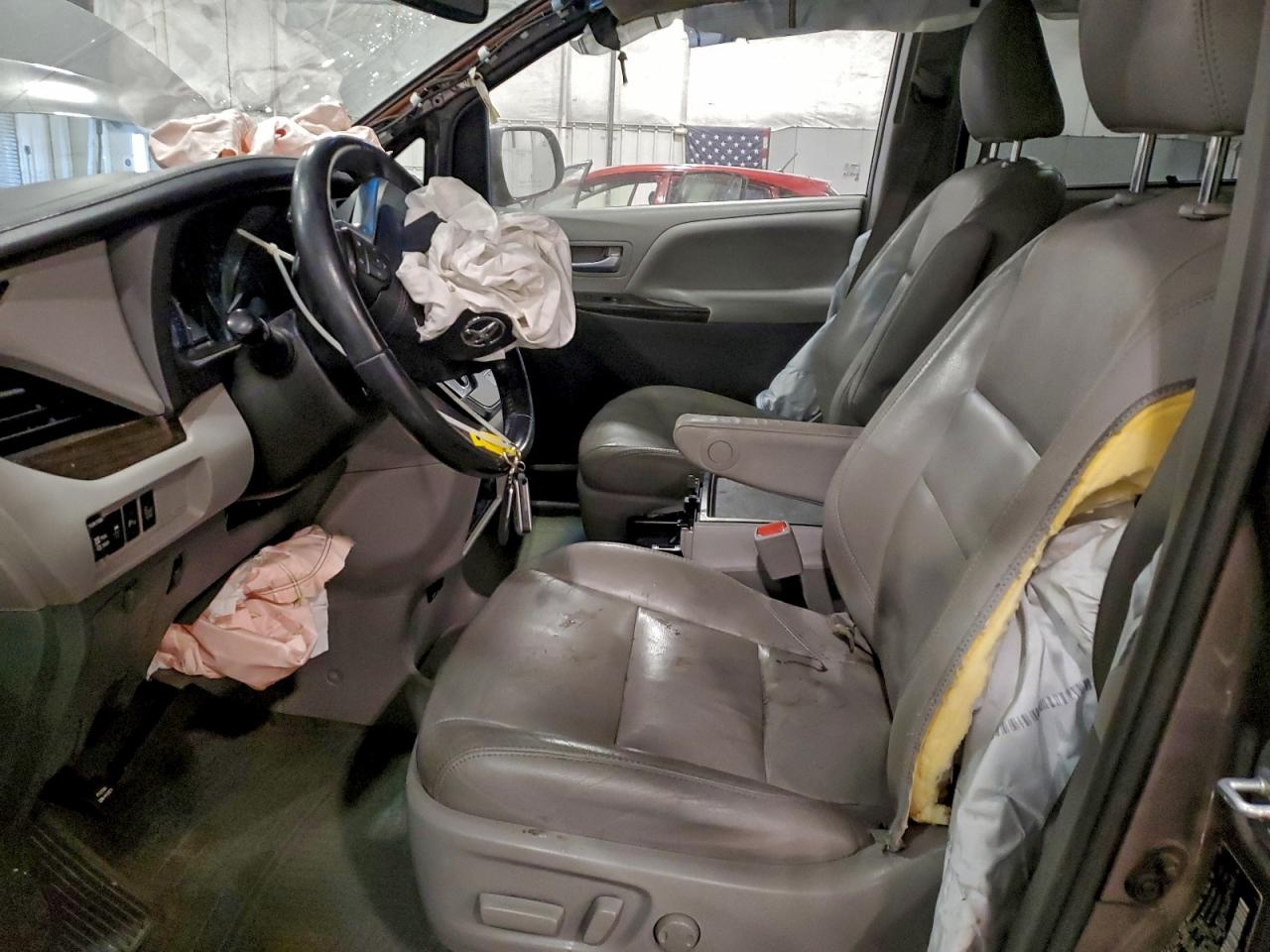 Toyota Sienna Xle Image 11