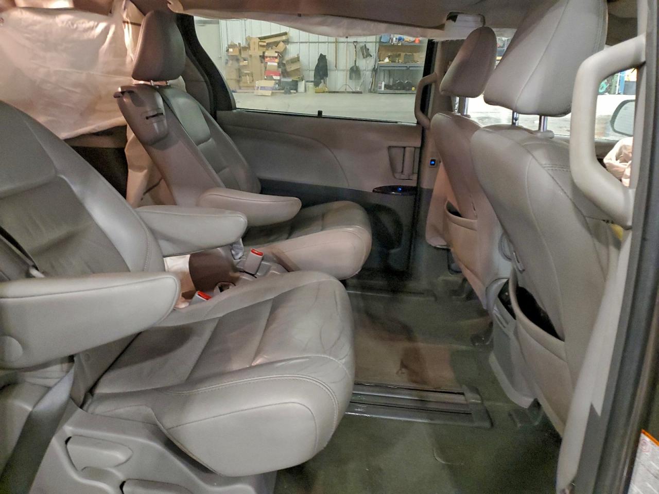 Toyota Sienna Xle Image 7