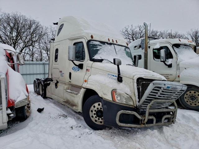  Salvage Freightliner Cascadia 1