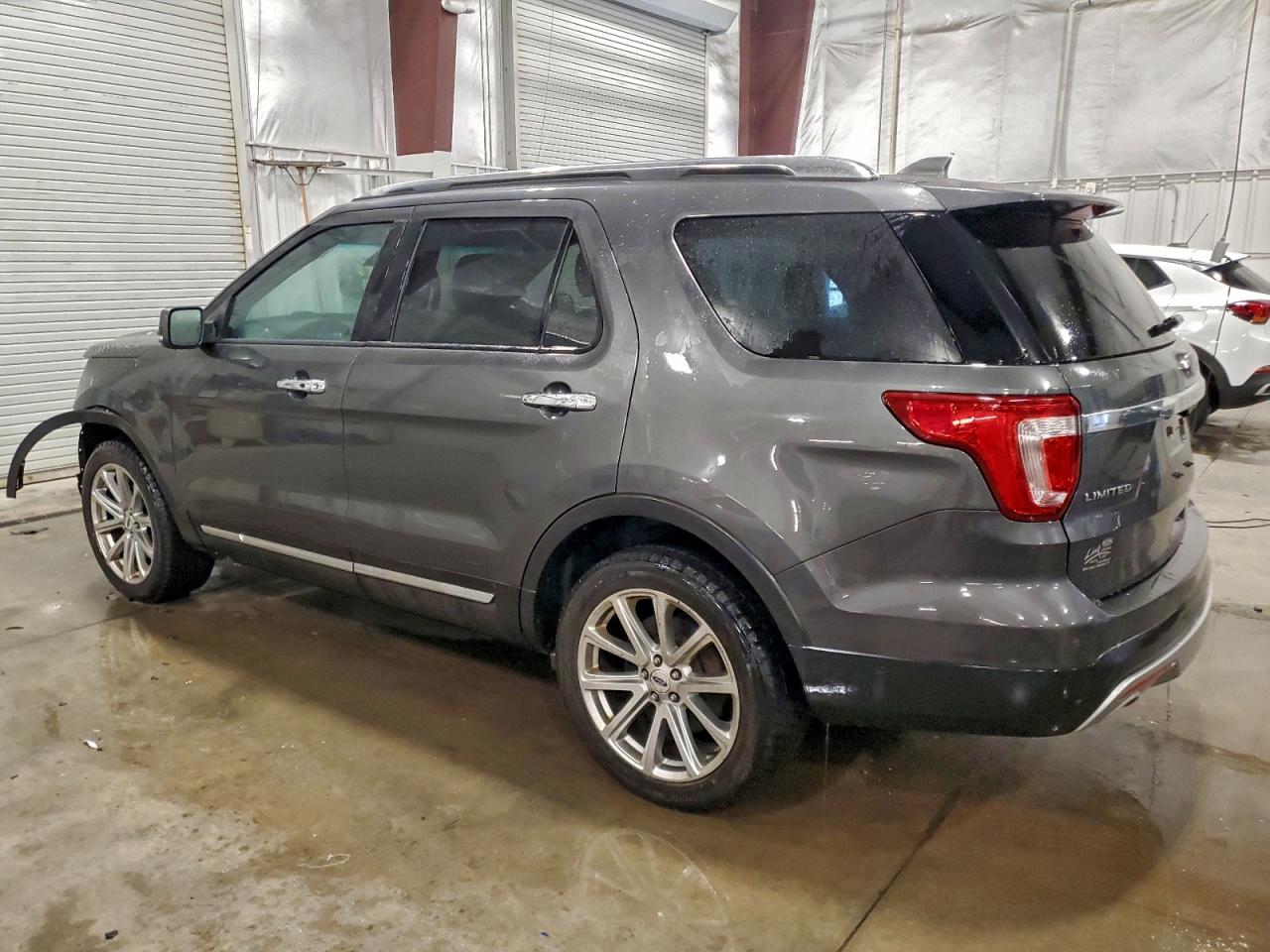 Ford Explorer Limited Image 11