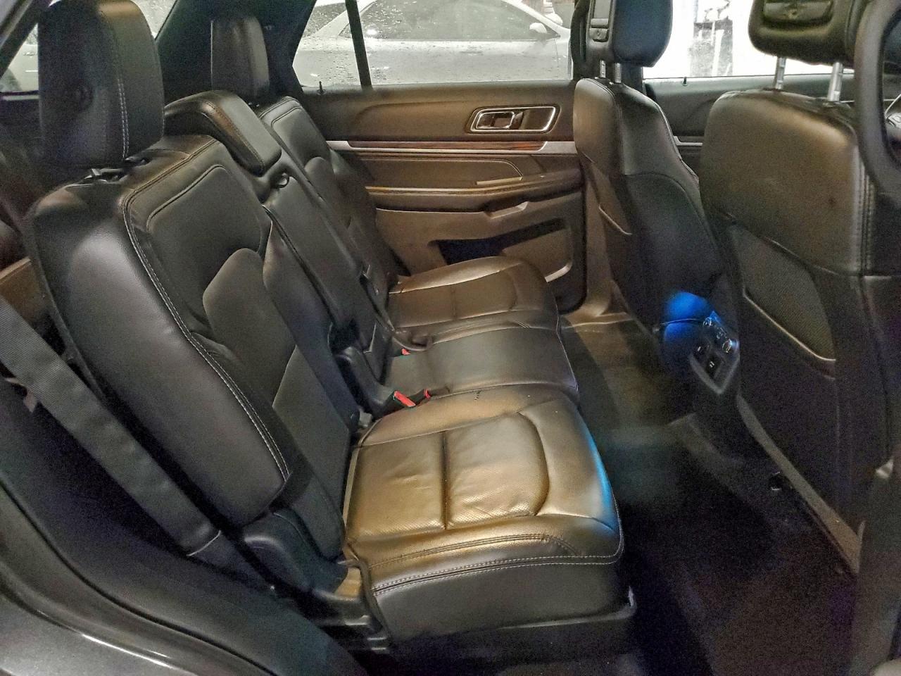 Ford Explorer Limited Image 13