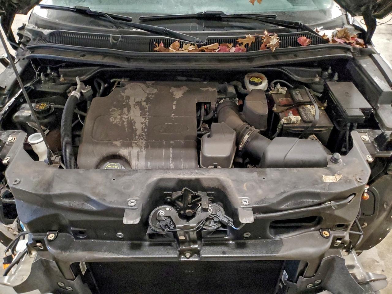 Ford Explorer Limited Image 4