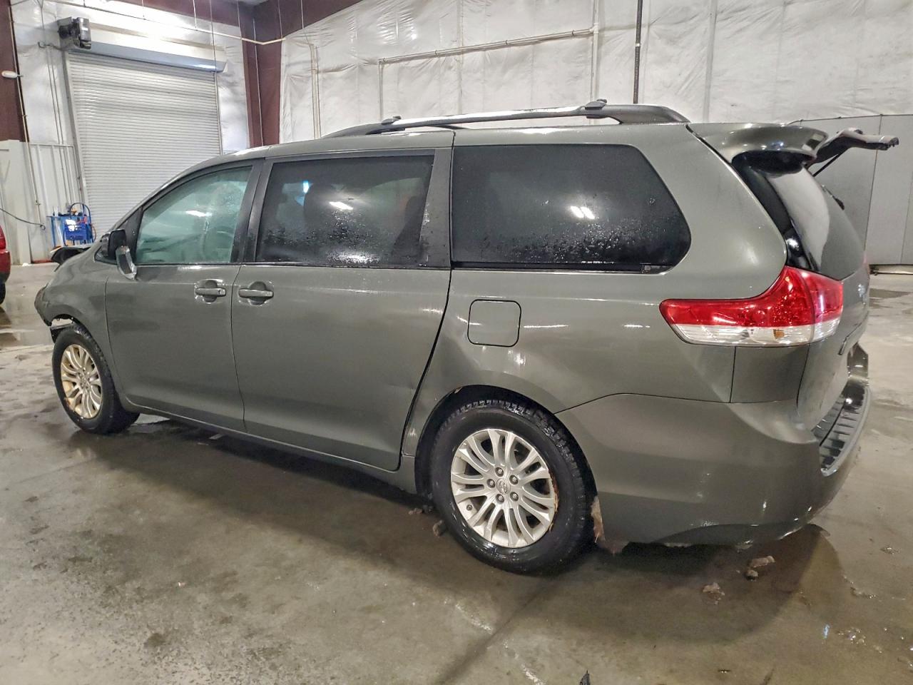 Toyota Sienna Xle Image 5
